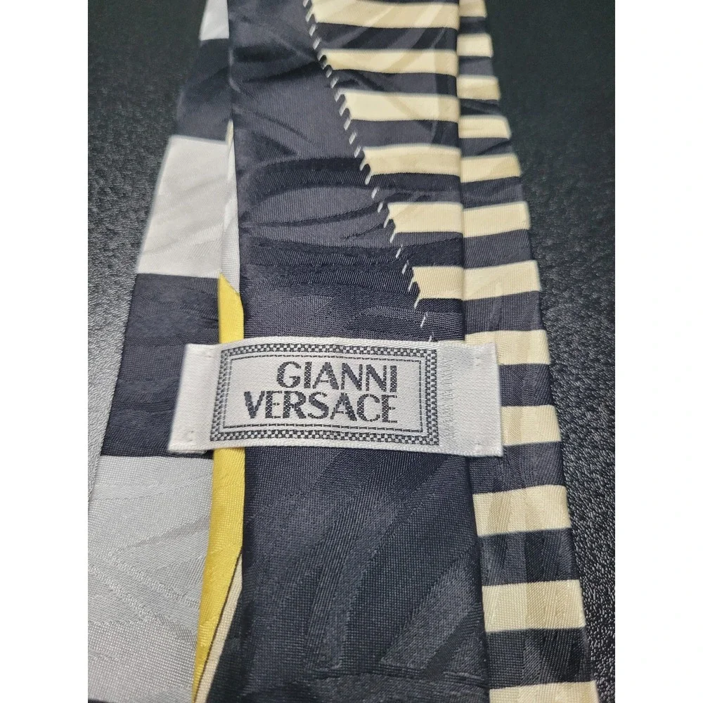 Gianni Versace Men's Necktie Black Striped Silk 3.75